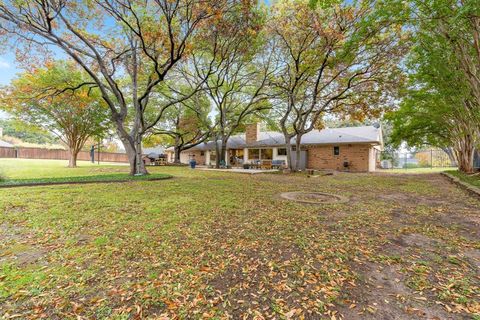 A home in Benbrook