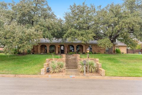 A home in Benbrook