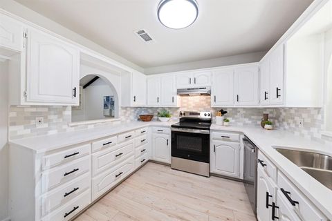 Tiny photo for 4507 Longacres Court, Arlington, TX 76016 (MLS # 21100332)