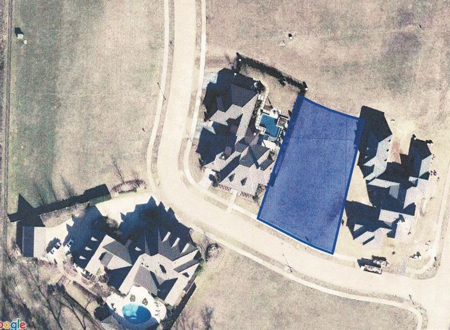 Lots in this unit have been selling quickly, so don't miss your chance to live in one of the quietest, most convenient neighborhoods in the SBC!