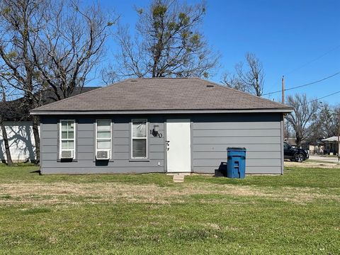 Photo of 1000 E 10th Avenue, Corsicana, TX 75110 (MLS # 21197856)