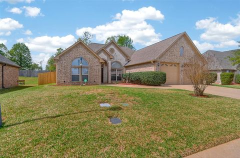 Photo of 16542 Milwood Pl Pl, Tyler, TX 75703 (MLS # 21211574)