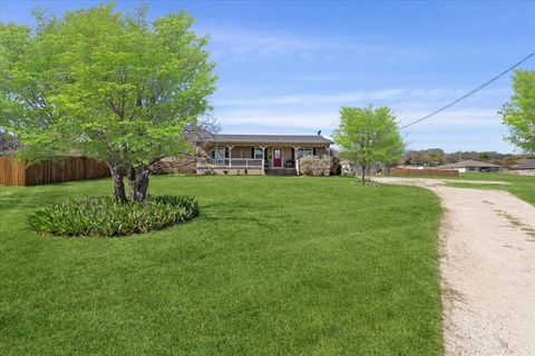 1320 Laredo Drive Granbury TX 76048