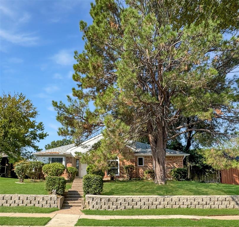 213 S Macarthur Boulevard