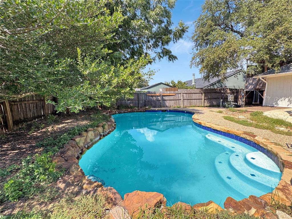 213 S Macarthur Boulevard