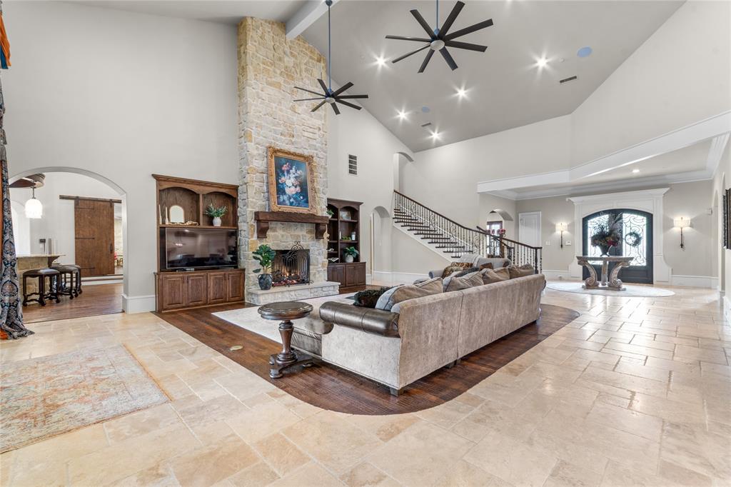 723 Bending Oak Trail