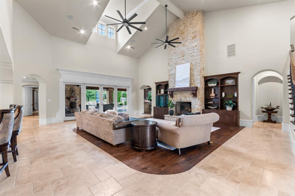 723 Bending Oak Trail
