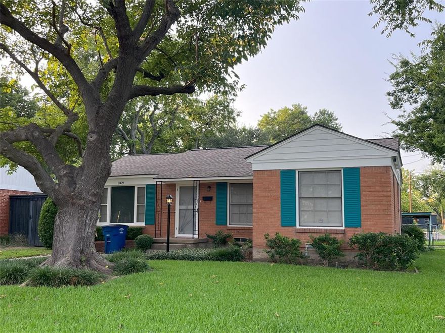 Enjoy living in this comfortable home surrounded by a beautifully maintained yard. Kitchen has gas range, refrigerator, and dishwasher. The utility closet with washer and dryer connections is on the spacious covered patio. The landscaped yard is maintained and paid for by the landlord.