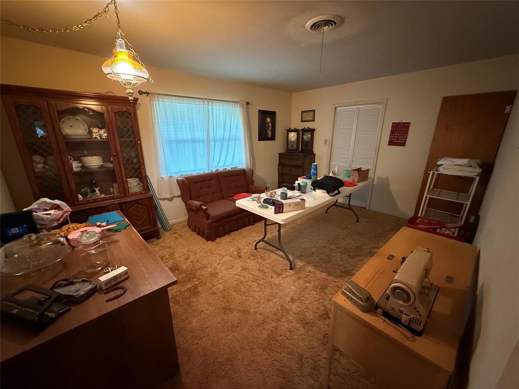 900 Crockett Drive