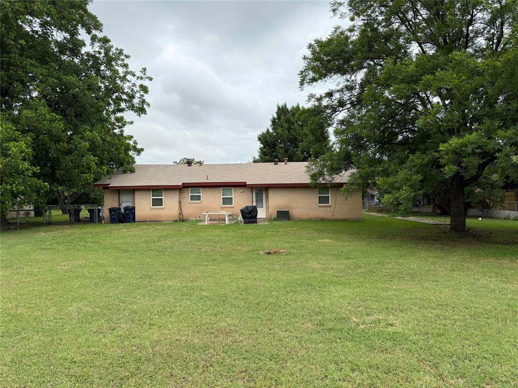 900 Crockett Drive