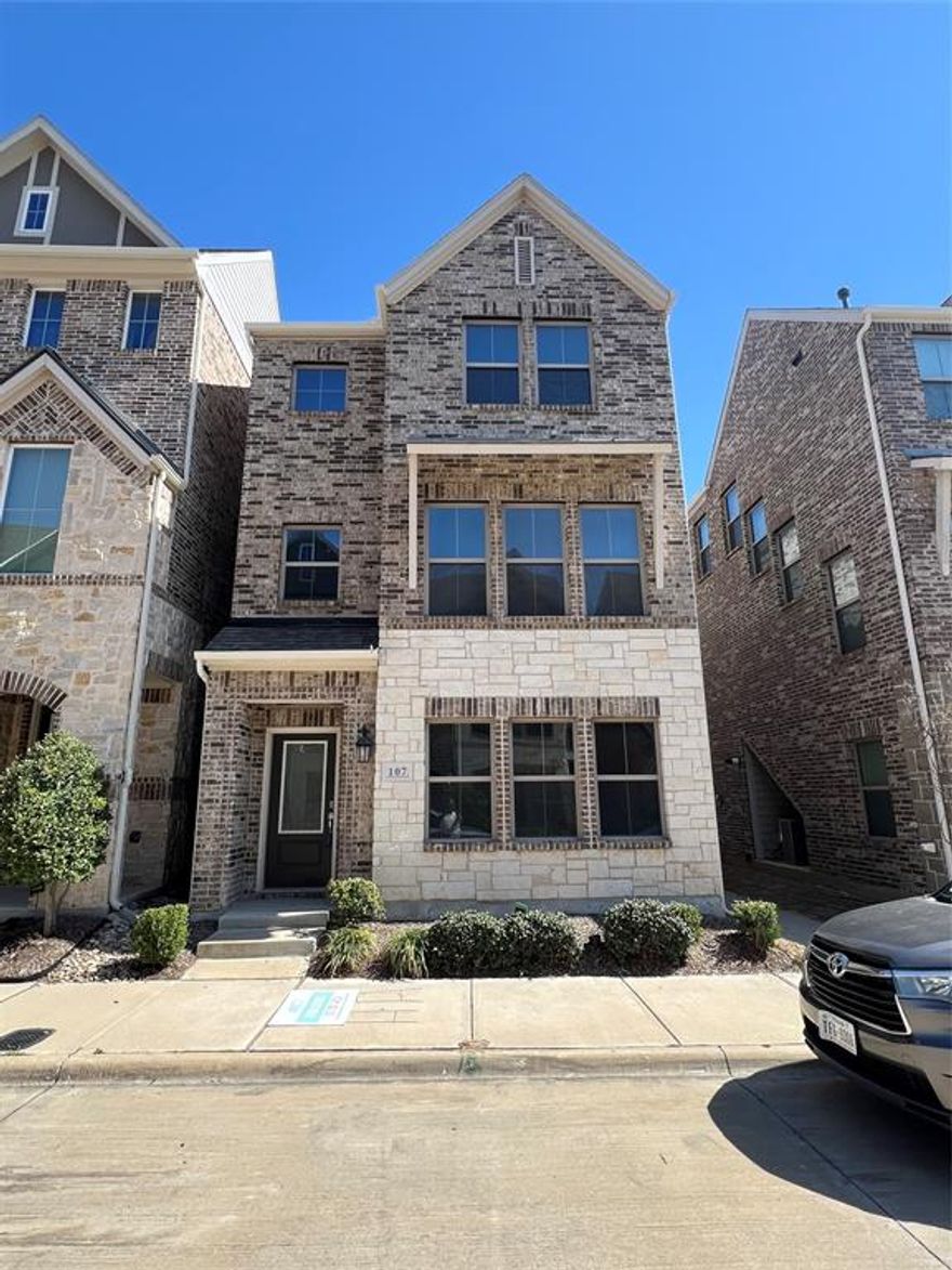 PRICE REDUCTION AND $100.00 OF FIRST MONTH'S RINT OR A $100.00 DOLLAR GIFT CARD!!! Location, Location, Location! This Beauty boosts 3 bedroom and 3.5 baths...room enough for the entire family! It offers a planned amenity center with a resort style pool, canal and water features, and green spaces throughout for your family's total enjoyment!  It is centrally located in Euless, allowing quick access to Ft Worth or Dallas. It is conveniently located near the DFW Airport for a quick trip away. If you're looking for entertainment, you're only minutes away for the Texas Star, Six Flags, Texas Rangers and the Dallas Cowboys stadium. There is a Starbucks within walking distance!! Students living in Founders Parc attend schools in the elite Hurst-Euless-Bedford ISD public school district. 
Go and Show!