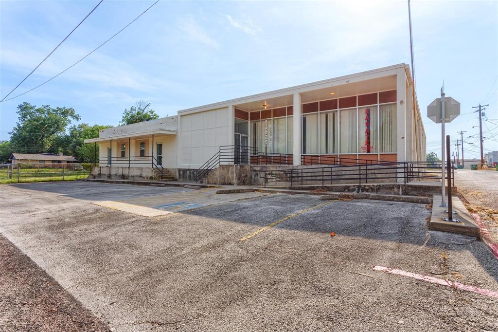 100 Collinsville Street 1