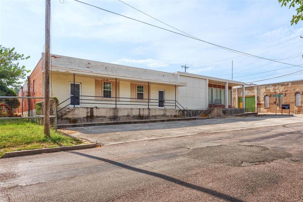 100 Collinsville Street 1