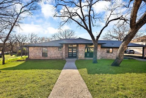 2814 Marquis Circle E Arlington TX 76016
