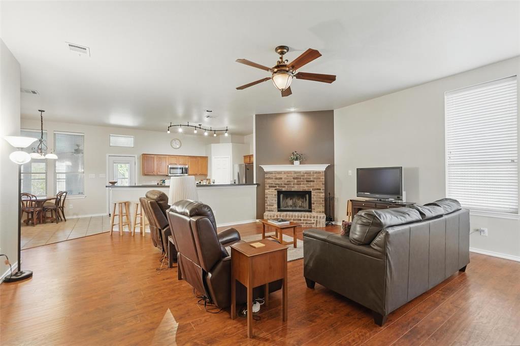 1121 Twin Lakes Drive