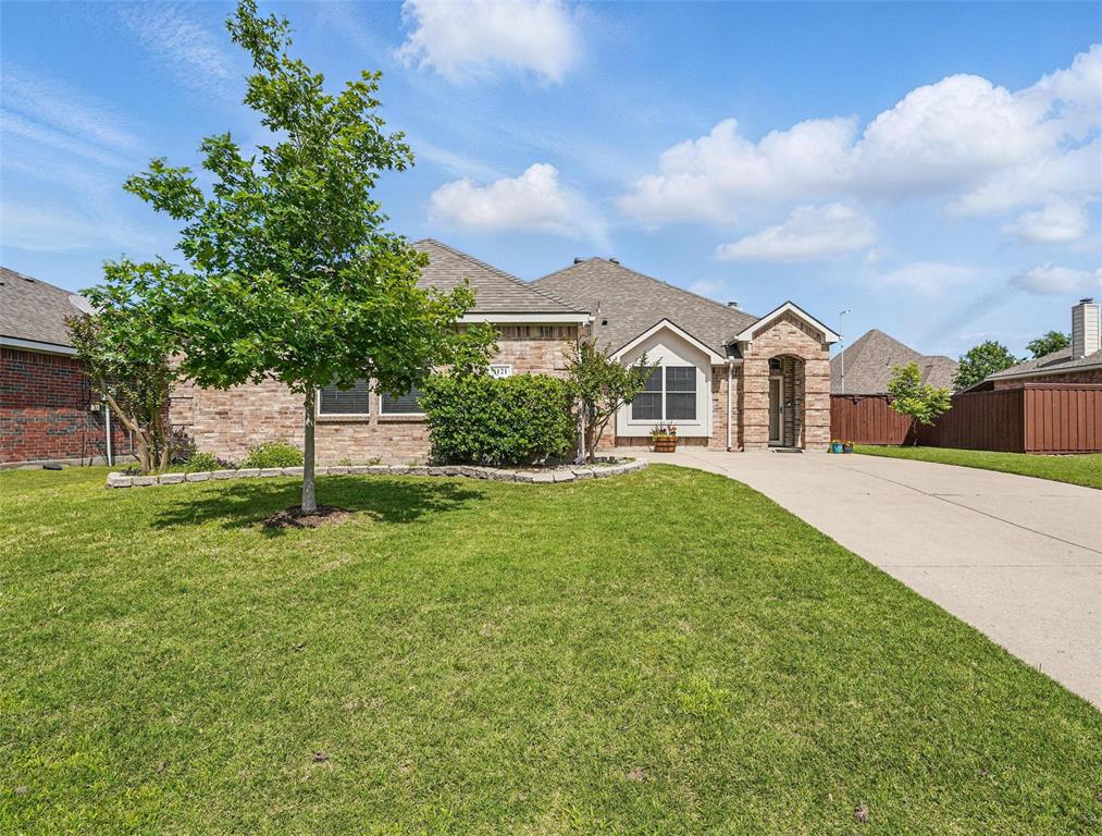 1121 Twin Lakes Drive