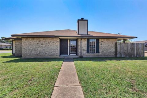 2324 Lido Lane Arlington TX 76015