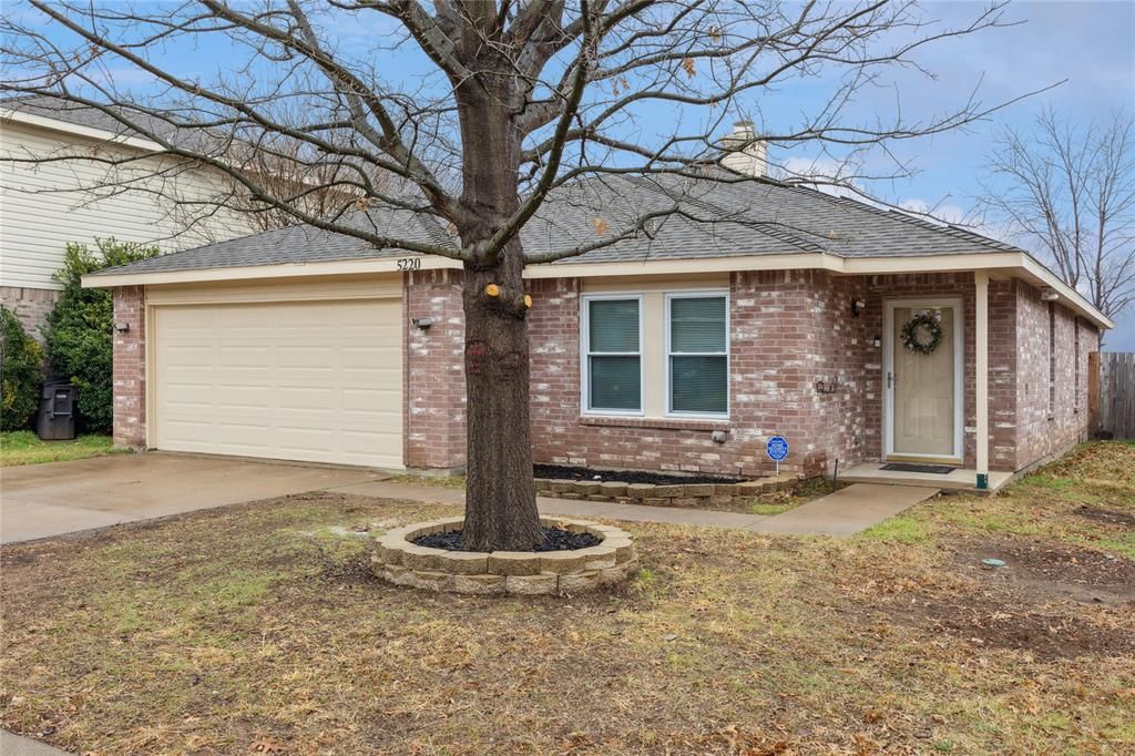 Photo of 5220 Royal Burgess Drive, Fort Worth, TX 76135 (MLS # 21194155)