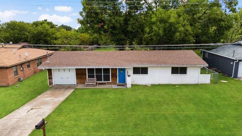 A home in Benbrook