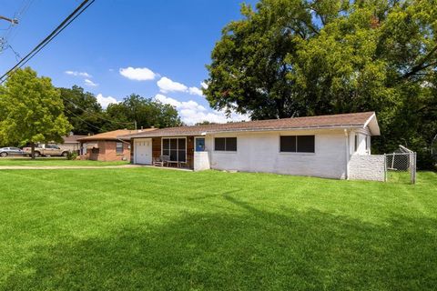 A home in Benbrook