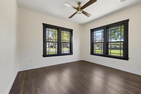 Tiny photo for 1112 S Travis Street, Sherman, TX 75090 (MLS # 21223550)
