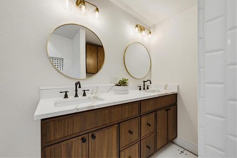 Tiny photo for 1112 S Travis Street, Sherman, TX 75090 (MLS # 21223550)