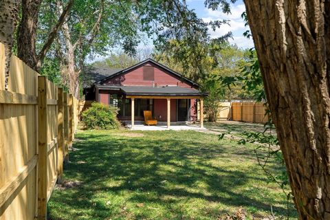 Tiny photo for 1112 S Travis Street, Sherman, TX 75090 (MLS # 21223550)