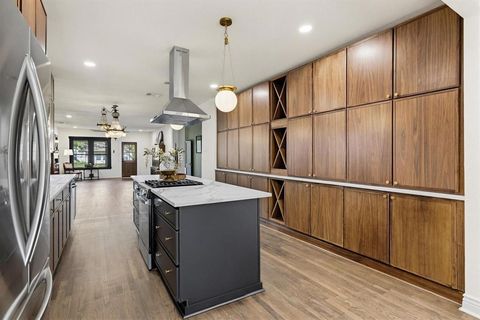 Tiny photo for 1112 S Travis Street, Sherman, TX 75090 (MLS # 21223550)