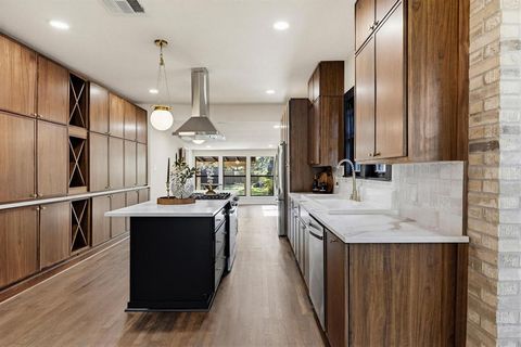 Tiny photo for 1112 S Travis Street, Sherman, TX 75090 (MLS # 21223550)