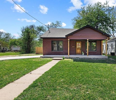Tiny photo for 1112 S Travis Street, Sherman, TX 75090 (MLS # 21223550)
