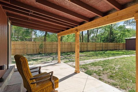 Tiny photo for 1112 S Travis Street, Sherman, TX 75090 (MLS # 21223550)