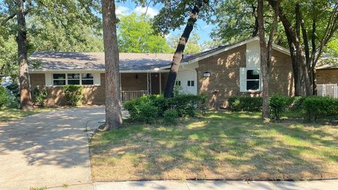 1016 Keith Drive Hurst TX 76053