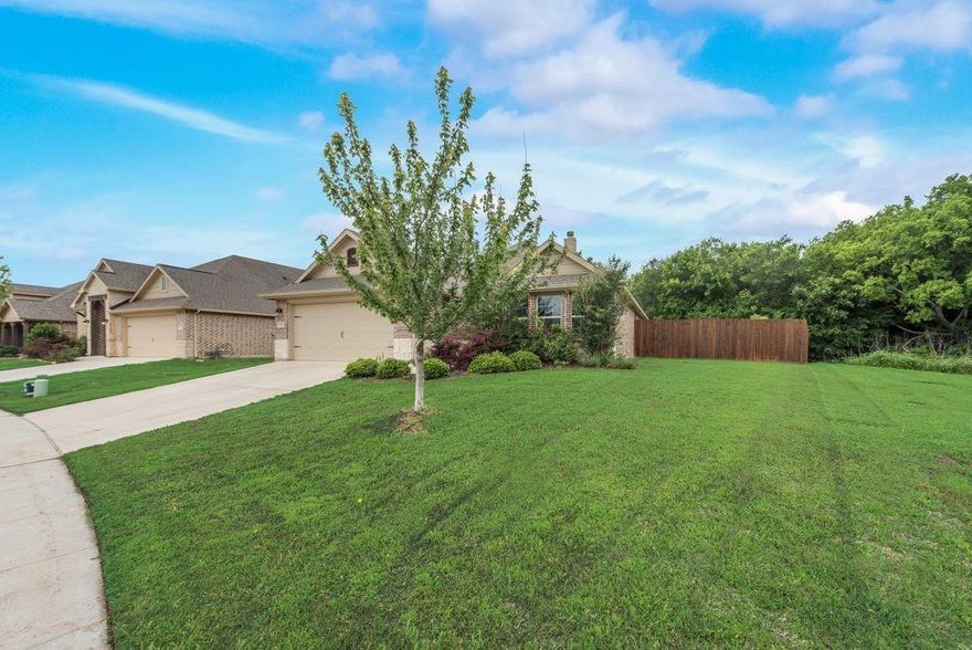 A beautiful single story home featuring 3 beds, 2 baths and den at the entrance area. This house boasts an open floor plan and the living room has a vaulted ceiling. A well maintained home in Innisbrook Place Community. Large open kitchen and dining room. Kitchen has granite counter tops. Primary bedroom boasts ensuite bathroom. One can enjoy the evenings in the patio with house backing to green space. The creek lot is a beauty that is a must see. Make it your own before it is gone!The house comes with refrigerator, washer and dryer.