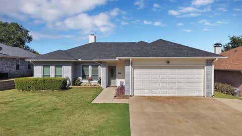 Photo of 4925 Saint Thomas Place, Fort Worth, TX 76135 (MLS # 21368131)