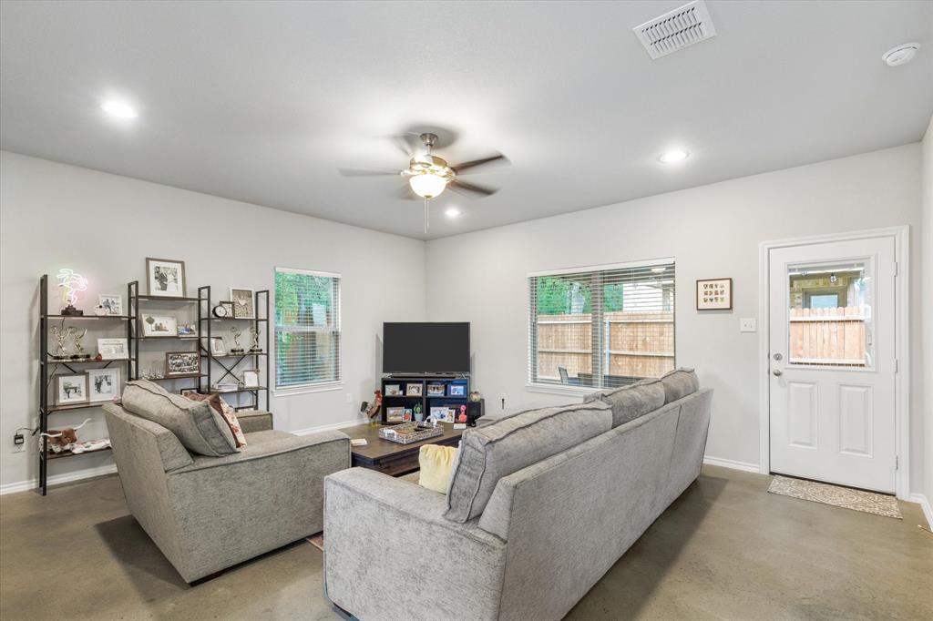 Treaty Oaks - Residential Lease