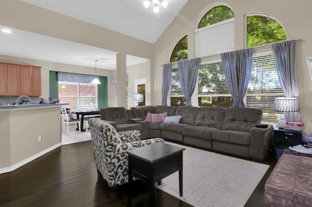 2115 Crestwood Trail