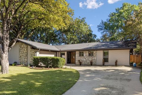 Photo of 3284 Golfing Green Drive, Farmers Branch, TX 75234 (MLS # 21099226) Photo of 3284 Golfing Green Drive, Farmers Branch, TX 75234 (MLS # 21099226)