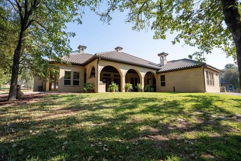 A home in Hudson Oaks