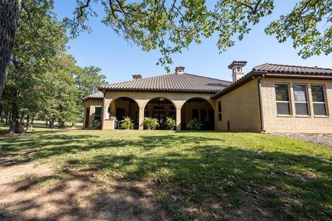 A home in Hudson Oaks