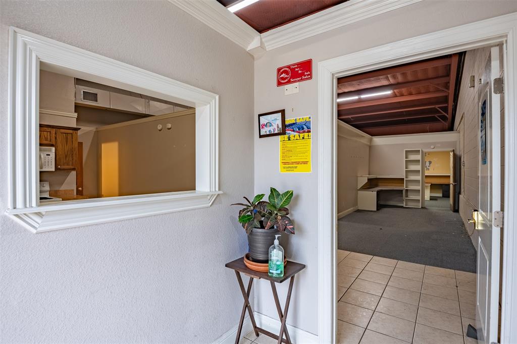 N Waxahachie - Commercial Lease