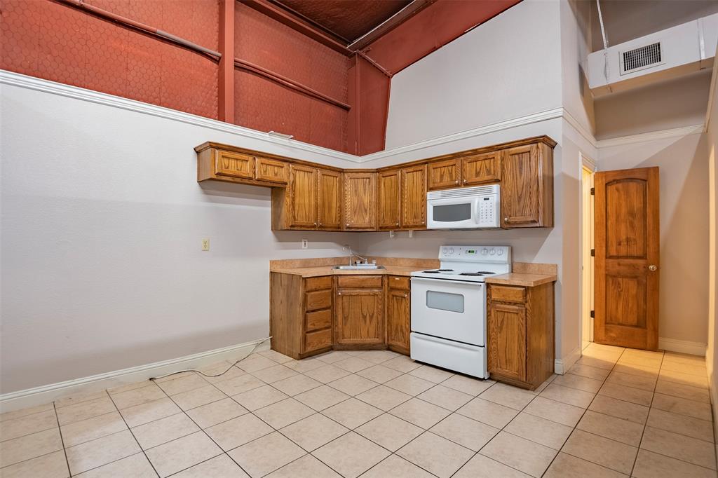 N Waxahachie - Commercial Lease