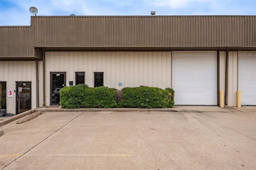 APPROX 2100 SQ FT OF OFFICE AND APPROX 300 SQ FT OF WAREHOUSE LOCATED IN A MULTI-TENANT BUILDING IN NORTH WAXAHACHIE INDUSTRIAL PARK. ROLL UP DOORS, GRADE LEVEL. FINISHED OUT WITH 2 PRIVATE OFFICES, A MEETING ROOM, KITCHEN, & PRIVATE BATH. EASY ACCESS TO HWY 287 & I-35E WITHIN THE CITY LIMITS. ONE YEAR LEASE MINIMUM. $2500 DEPOSIT. $49.00 APPLICATION FEE.