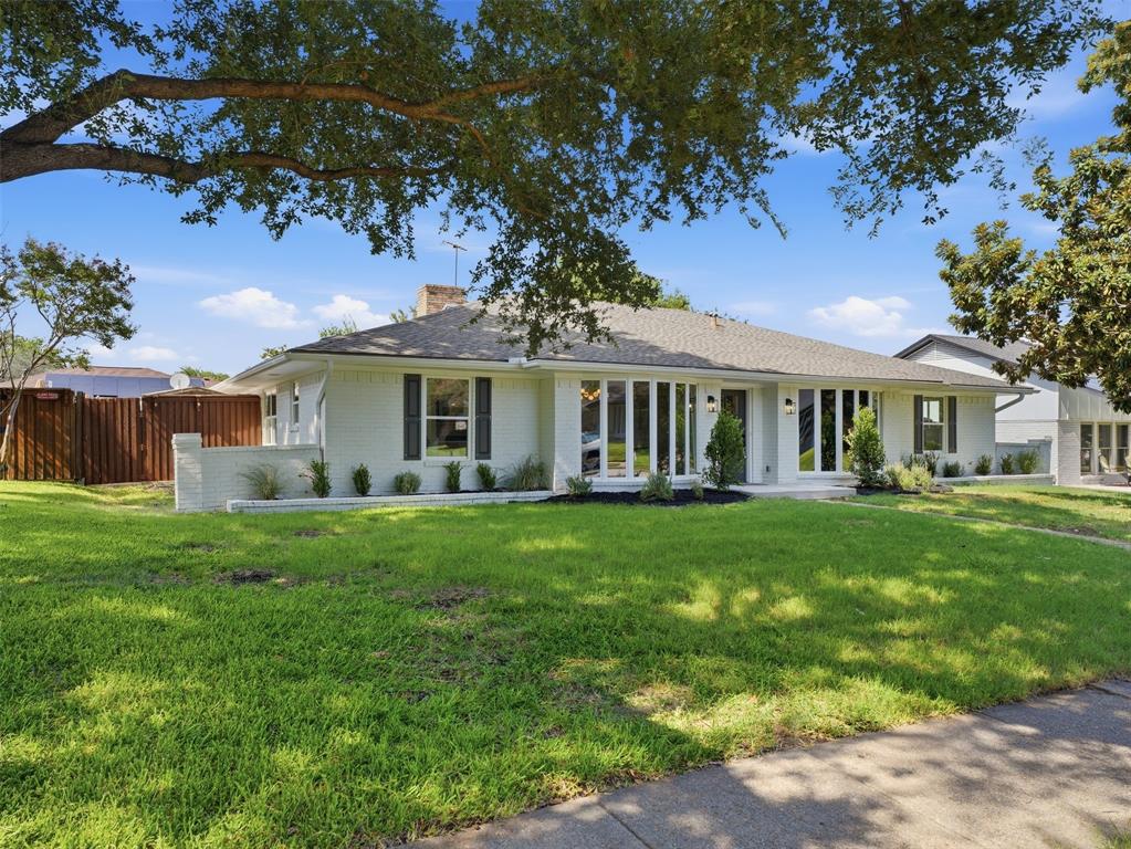 2369 Claridge Circle
