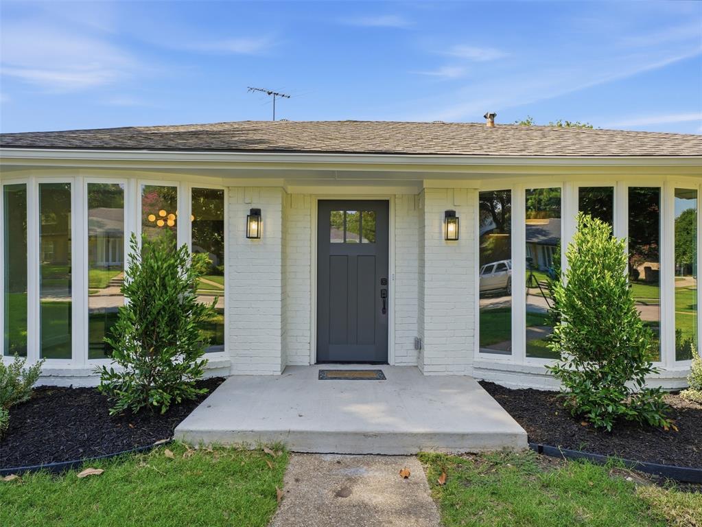 2369 Claridge Circle