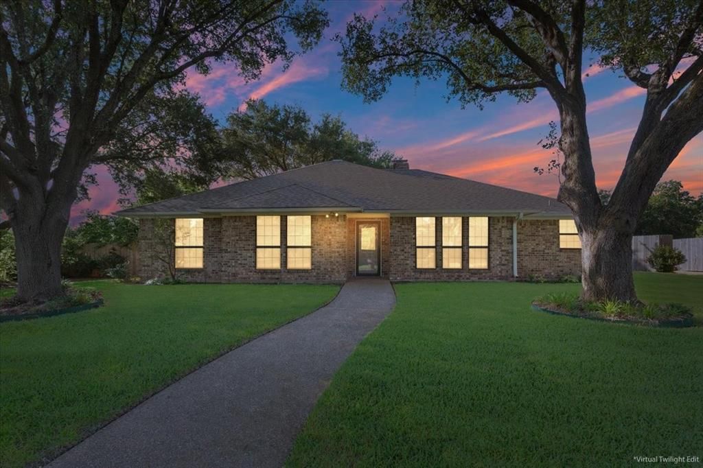 Photo of 9402 Oak Hill Drive, Woodway, TX 76712 (MLS # 21178885)
