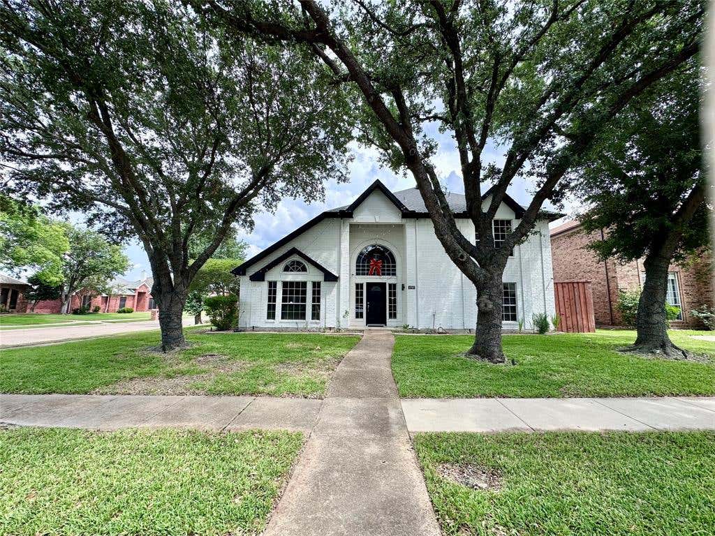 Photo of 1707 Rosbury Court, Mesquite, TX 75181 (MLS # 21323382)