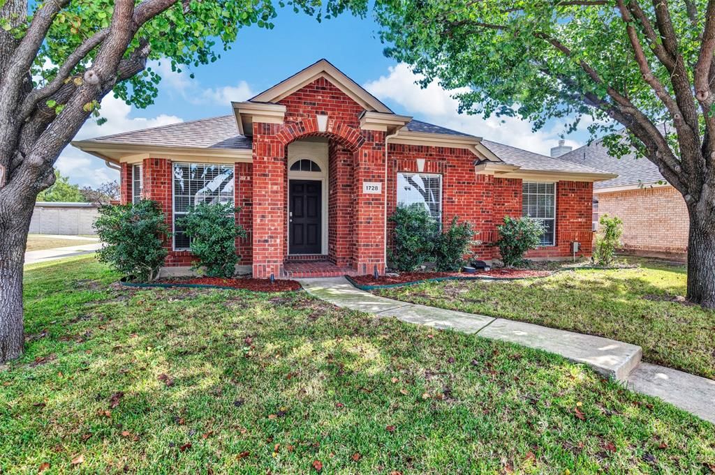 Photo for 1728 River Oaks Drive, Allen, TX 75002 (MLS # 21087741)