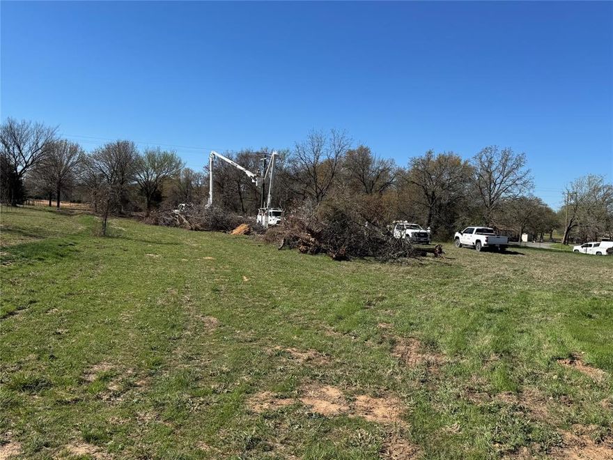 Endless Possibilities on 3 Acres in Boyd, Texas! Welcome to your slice of Texas paradise! This beautiful 3-acre lot in the heart of Boyd offers the perfect blend of country charm and untapped potential. Whether you're looking to build your dream home, set up a barndominium or create a weekend getaway, this property provides a flexible canvas for your vision. Enjoy wide-open skies, mature trees, and peaceful surroundings — all just a short drive to major highways and nearby towns for convenient access to shopping, dining, and schools.
No HOA and minimal restrictions mean more freedom to make it your own. Don’t miss your chance to own land in the growing Wise County area — come see the potential and imagine the future you can create here!