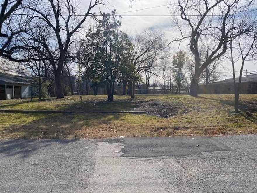 Great lot located in walking distance to the Historic town square of Bonham where you can enjoy admiring the beautifully restored 1880's courthouse, dining at one of the many restaurants or shopping at all the quaint little shops.  There was a house on the lot at one time but it is no longer there.  Lot has a park like setting and can be sold along with the lot next to it (MLS #21136013) for extra space if desired.  Bonham is only 25 mins. from Sherman, 30 mins. from Melissa and 40 mins. from Paris.  Easy commute to the Metroplex.