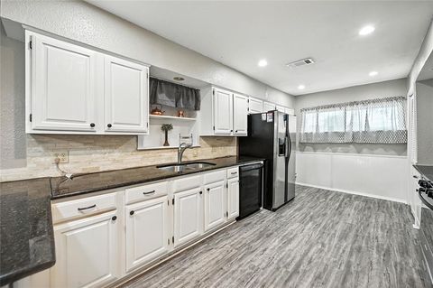 2904 Mark Twain Drive Farmers Branch TX 75234